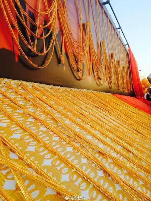ساخت زنجیر طلای 5 هزار متری در دوبی!!