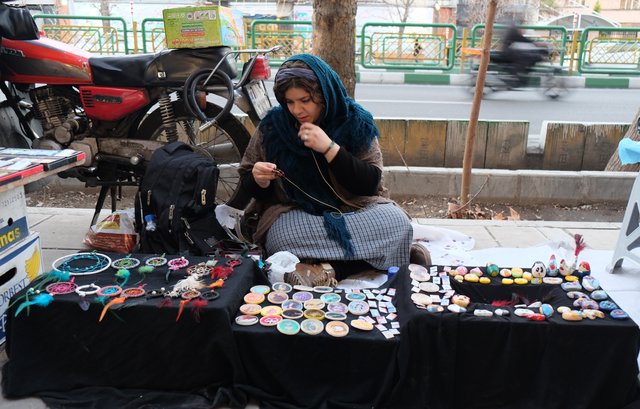 سلطه تاجران کوچک بر پیاده روهای پایتخت