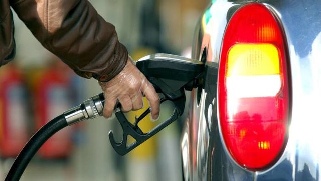 مخالفت نمایندگان با افزایش 60 درصدی قیمت بنزین