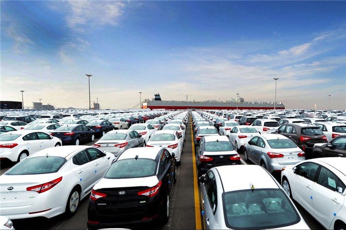 سود کاهش شدید واردات خودرو در جیب دلالان