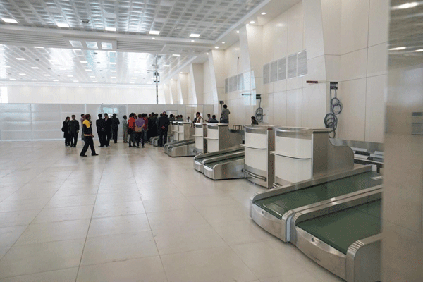 بازدید مرتضی بانک از نخستین ترمینال فرودگاهی هوشمند کشور در قشم