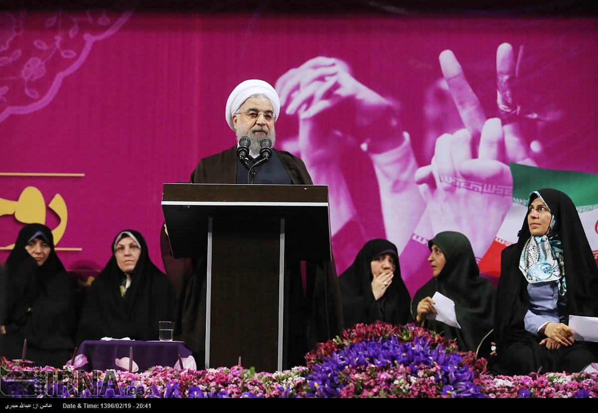 همایش هواداران حسن روحانی در ورزشگاه شیرودی تهران