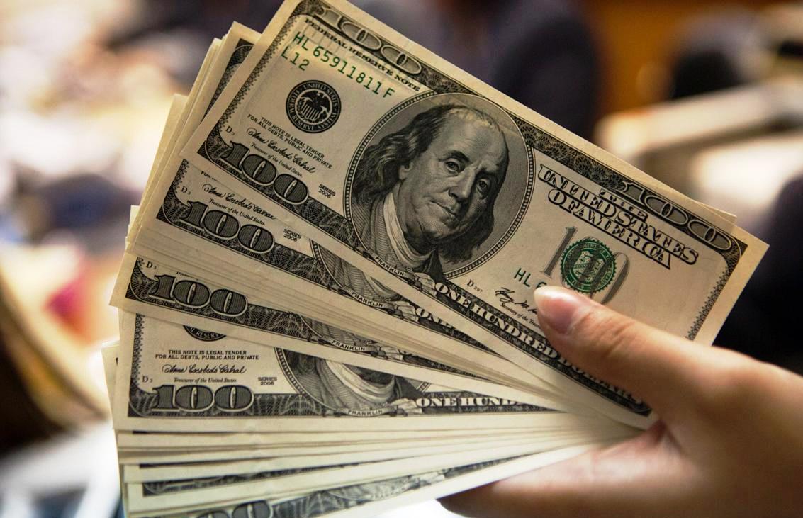 سیف شایعه گران شدن دلار را رد کرد