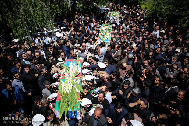 تشییع پیکر شهدای ترور از مقابل دانشگاه تهران