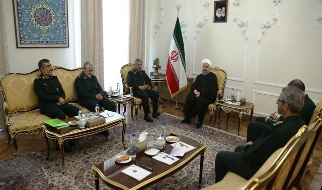 تاکید روحانی بر تقویت توان رزمی سپاه و ارتش
