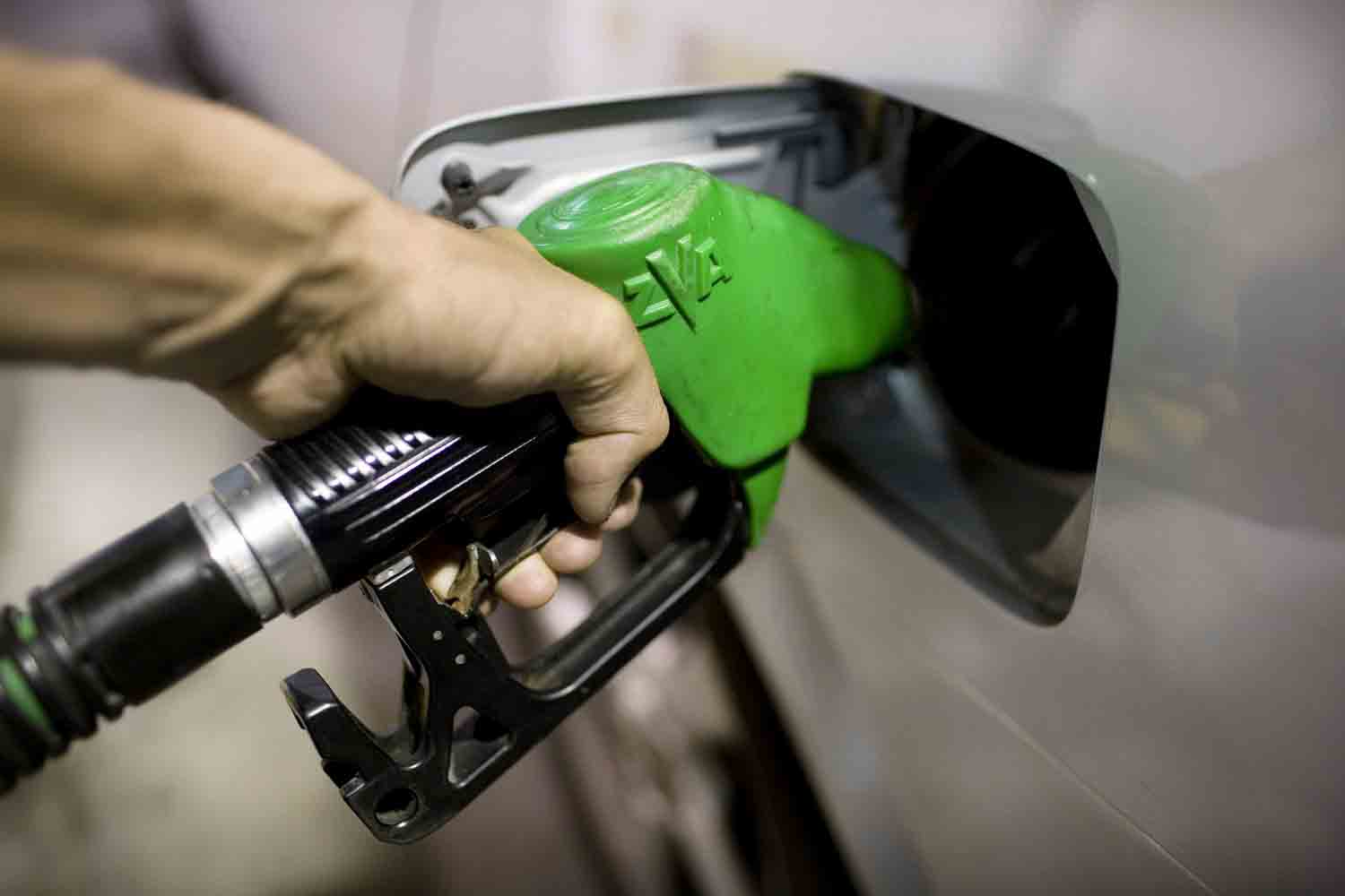 بنزین در لایحه بودجه ۹۷ گران می شود