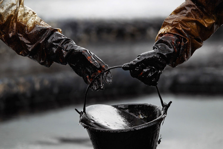 امسال چه سرنوشتی در انتظار نفت است؟