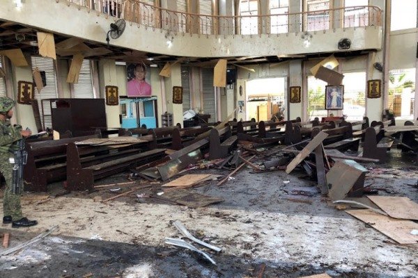 انفجار یک کلیسا با 100 کشته و زخمی در فیلیپین