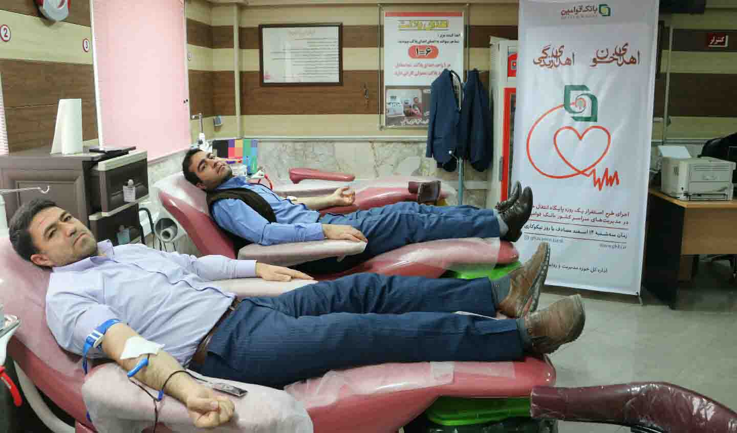 اهداء خون کارکنان بانک قوامین در روز نیکوکاری