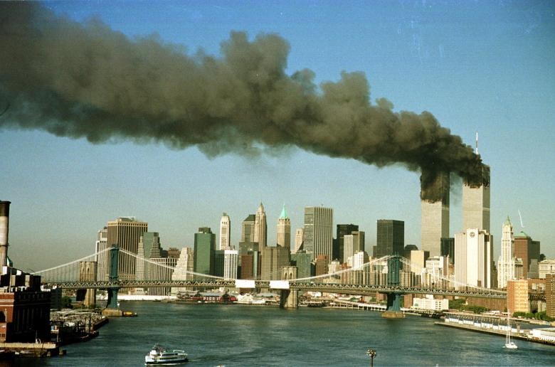حمله القاعده و فروریختن برج های دوقلوی نیویورک + عکس