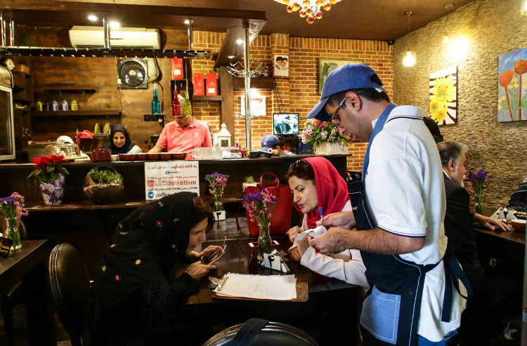 درآمد وسوسه کننده کافه داری در تهران