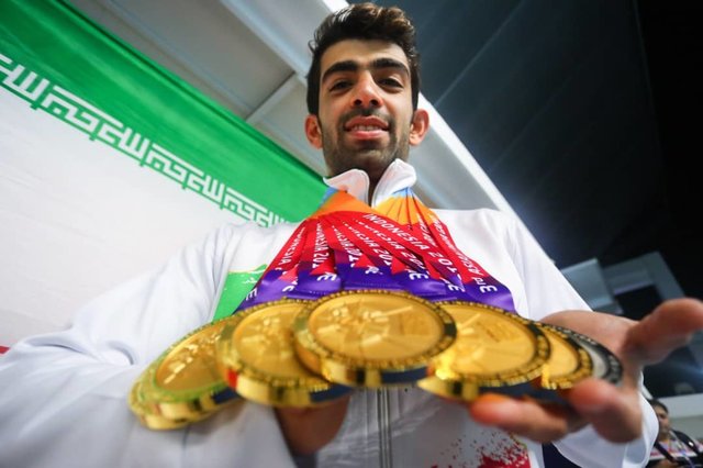 شناگر ایرانی هزار سکه بهار آزادی جایزه می گیرد!