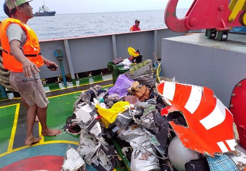 سقوط مرگبار هواپیمای مسافربری در آب‌های اندونزی
