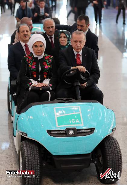 رانندگی اردوغان و همسرش در فرودگاه استانبول + عکس
