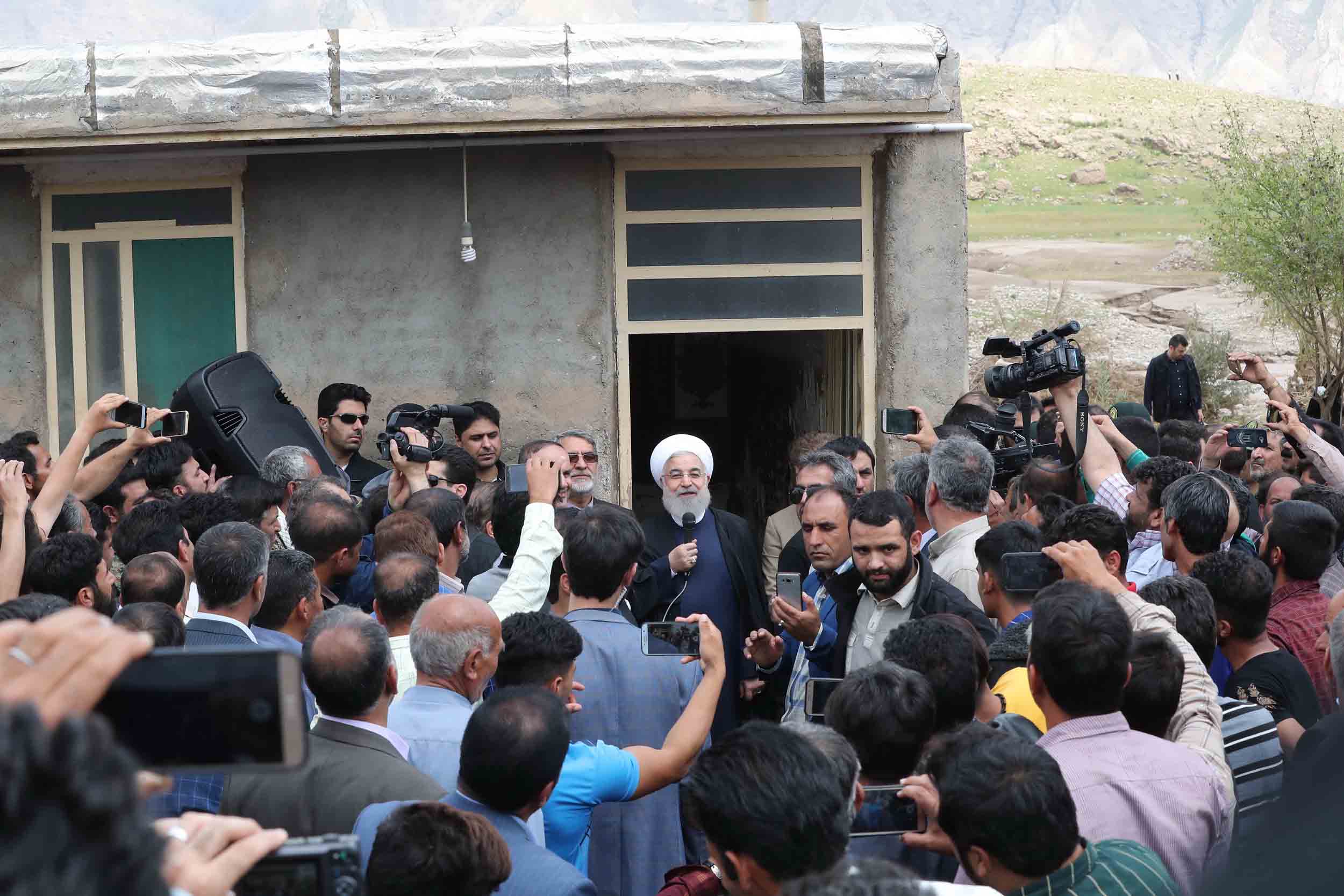 بازدید دکتر روحانی از مناطق سیل زده لرستان و ایلام + عکس