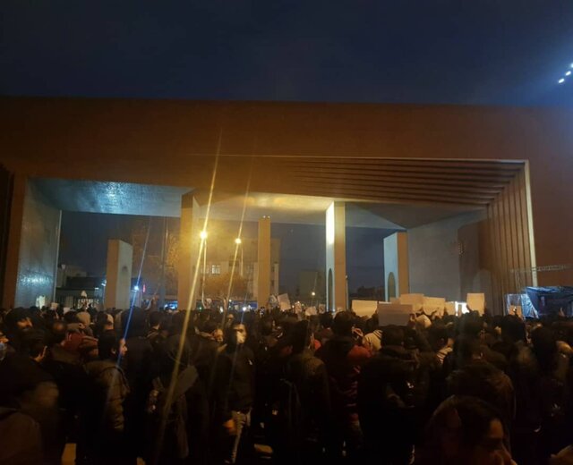 تجمع اعتراضی دانشجویان «شریف» و «امیرکبیر»