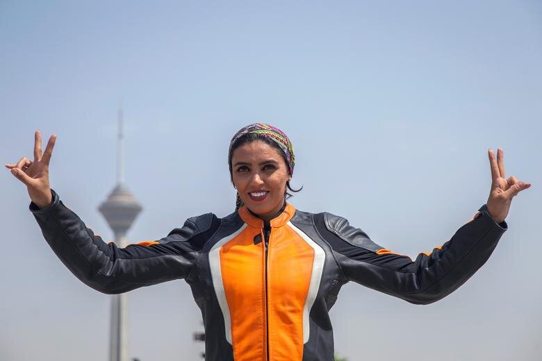 گزارش تصویری رویترز از زندگی موتورسوار زن ایرانی + عکس