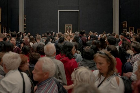 انبوه جمعیت در موزه لوور برای دیدن مونالیزا