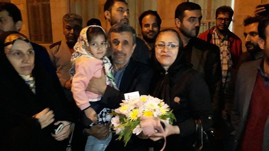 جشن تولد احمدی‌نژاد در جمع هوادارانش