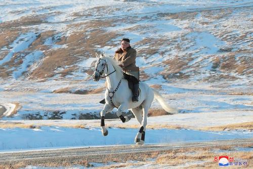 اسب سواری رهبر کره شمالی در کوهستان زادگاه پدری/ 16 اکتبر 2019