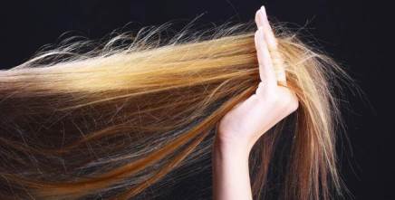 آبرسانی طبیعی به مو برای درمان موخوره,درمان موخوره، بدون کوتاهی از شر موخوره ها خلاص شوید!