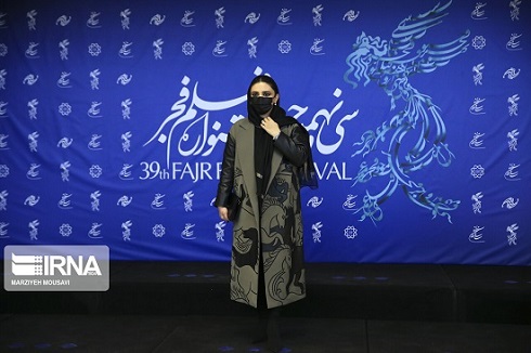 استایل لیندا کیانی با ماسک در جشنواره فجر 