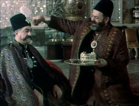 محمدعلی کشاورز و عزت الله انتظامی در فیلم کمال الملک