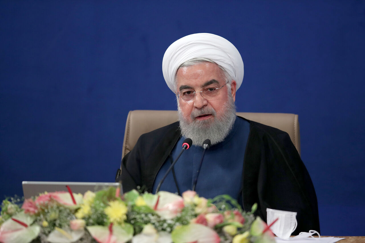 روحانی: نمی توانیم فعالیت‌های اقتصادی‌ را تعطیل کنیم