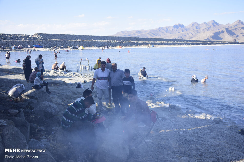 تصاویر: جولان کرونا در ساحل دریاچه ارومیه