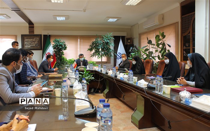 نشست استاندار با اعضای مجلس دانش آموزی
