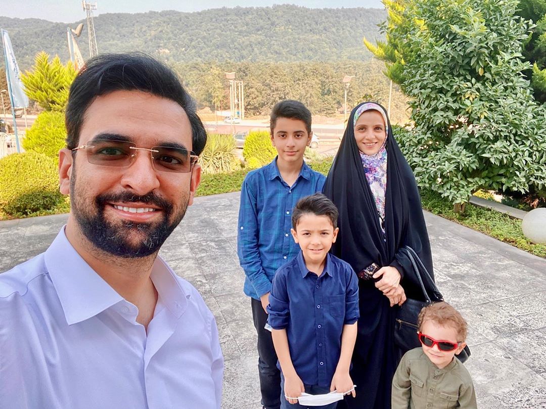 تفریح خانوادگی وزیر جوان روحانی در روز جمعه +عکس
