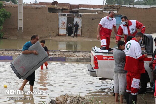 تداوم خدمات رسانی به مناطق دچار آبگرفتگی در خوزستان