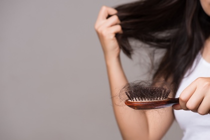 کاهش ریزش مو با 5 روش طبیعی,روش های طبیعی برای کاهش ریزش مو