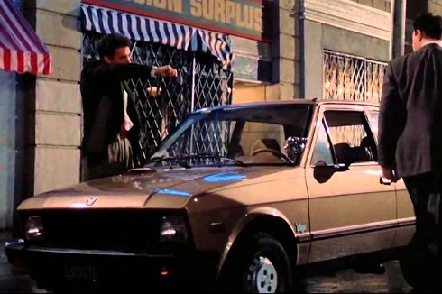 ماشین پلیس در فیلم دام (۱۹۸۷)