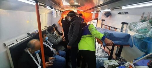 نجات ١٨ نفر از داخل قطار کرج-تهران + فیلم