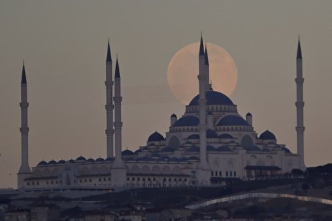 تصاویر زیبا از اَبَر ماه شب گذشته در نقاط مختلف جهان
