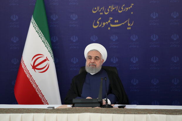 روحانی: چرا برای مذاکره‌کنندگان کف نمی‌زنید؟!