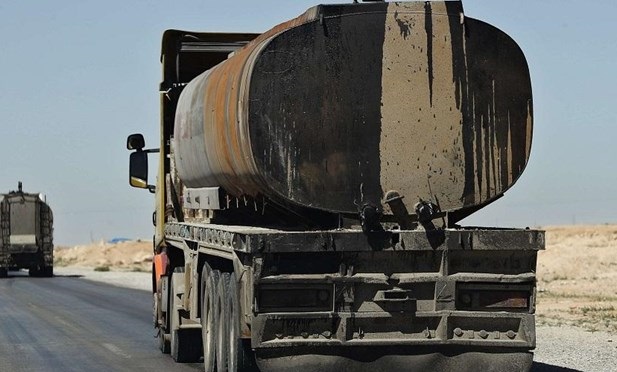 آمریکا ۲۵ تانکر نفت از سوریه به عراق قاچاق کرد