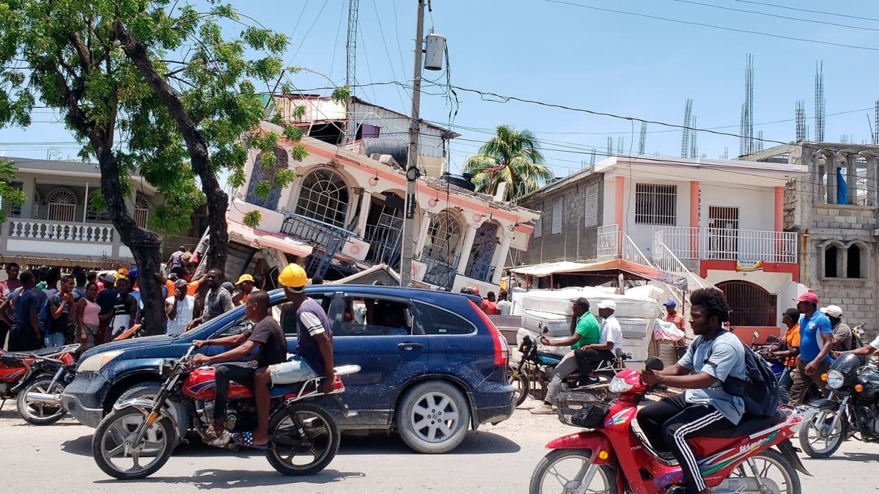 افزایش تعداد کشته‌ای زلزله هائیتی به ۳۰۴ نفر+ تصویر
