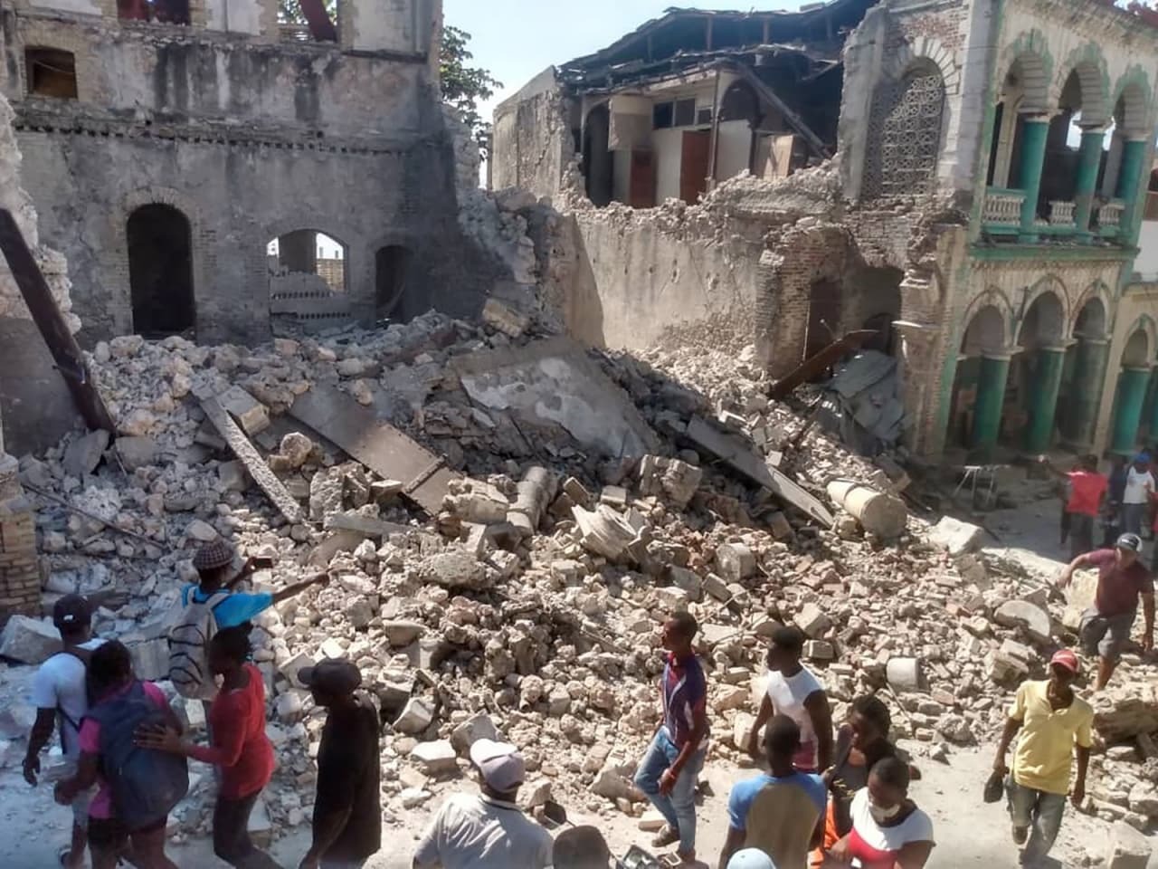 افزایش تعداد کشته‌ای زلزله هائیتی به ۳۰۴ نفر+ تصویر
