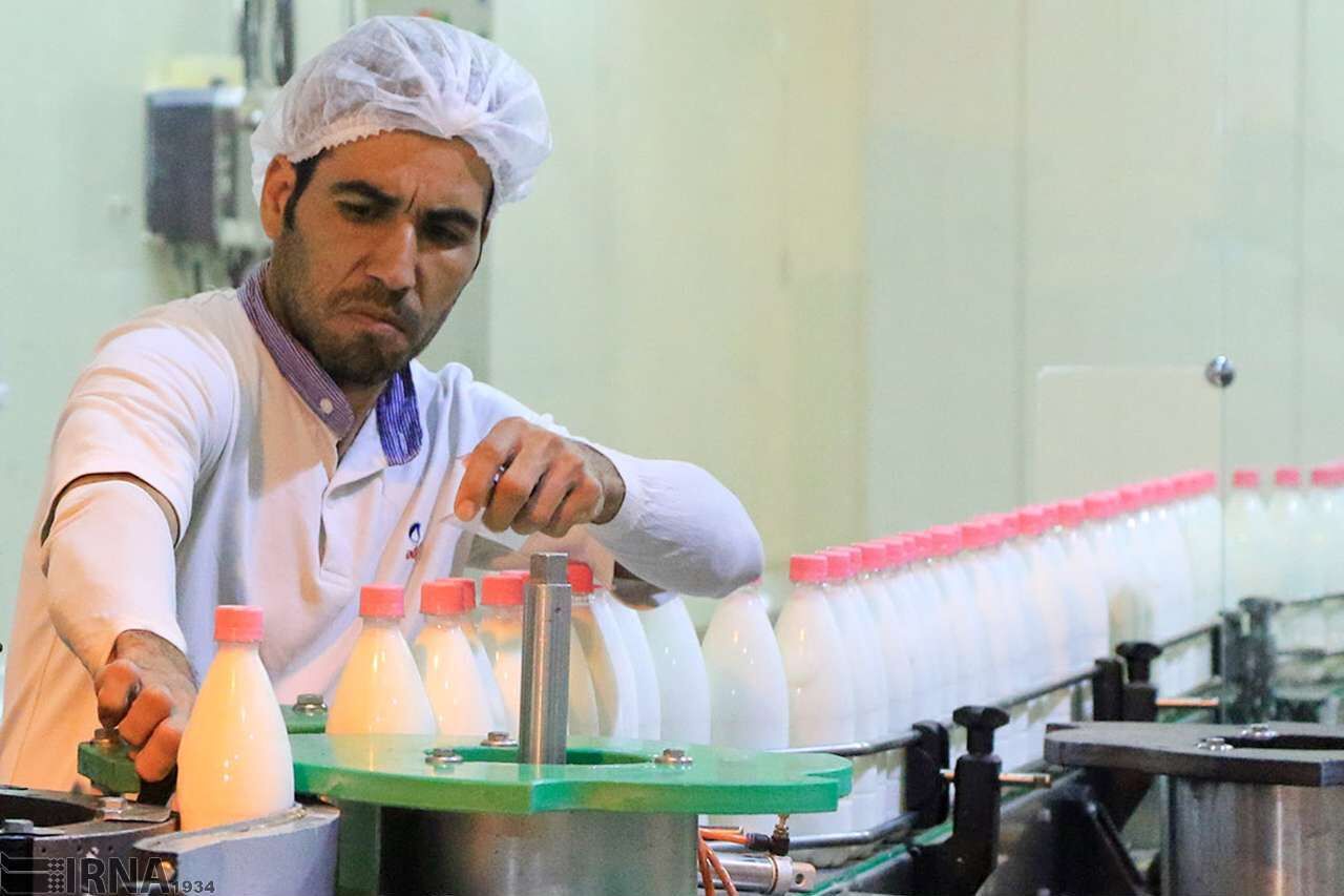 جنجال های ادامه دار پخش شیر فاسد در بازار