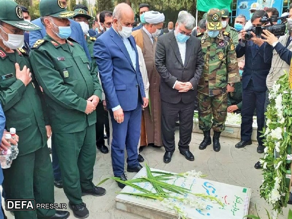 ادای احترام وزیر کشور به شهدای وحدت در مشهد+ تصاویر