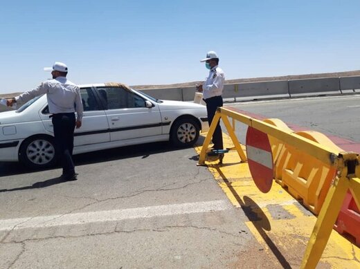 پلیس جلوی عبور خودروهای غیربومی به مرز مهران را می‌گیرد