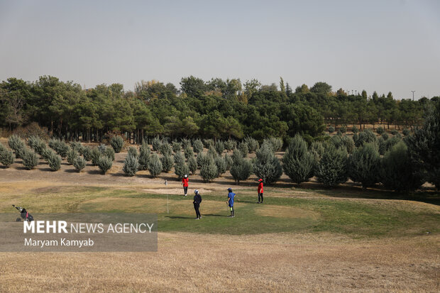 مسابقات گلف قهرمانی بانوان کشور در مجموعه ورزشی انقلاب تهران برگزار شد