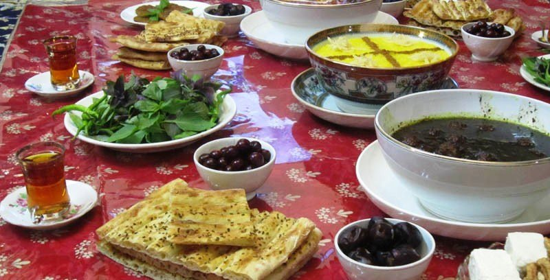 تجلی فرهنگ «همسایه‌داری» در رمضان/ سفره افطار عطر «برساق» می‌گیرد