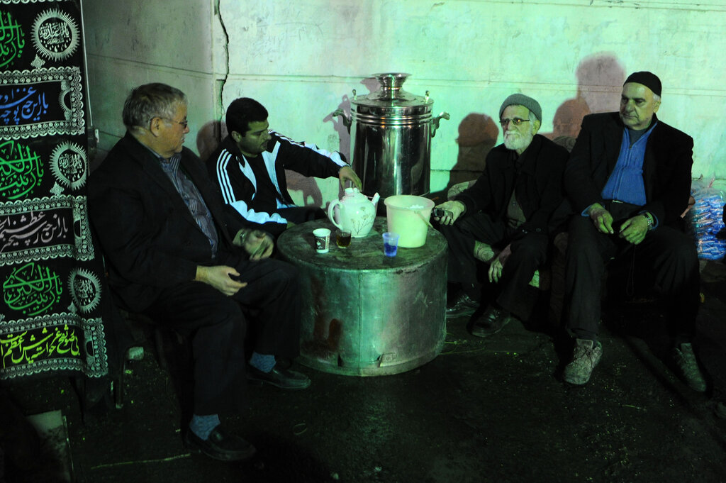 «حمام برنجی» چطور وارد خانه تهرانی‌ها شد؟ | ردپای سماورهای زغالی در باغ‌های طرشت و دولاب 