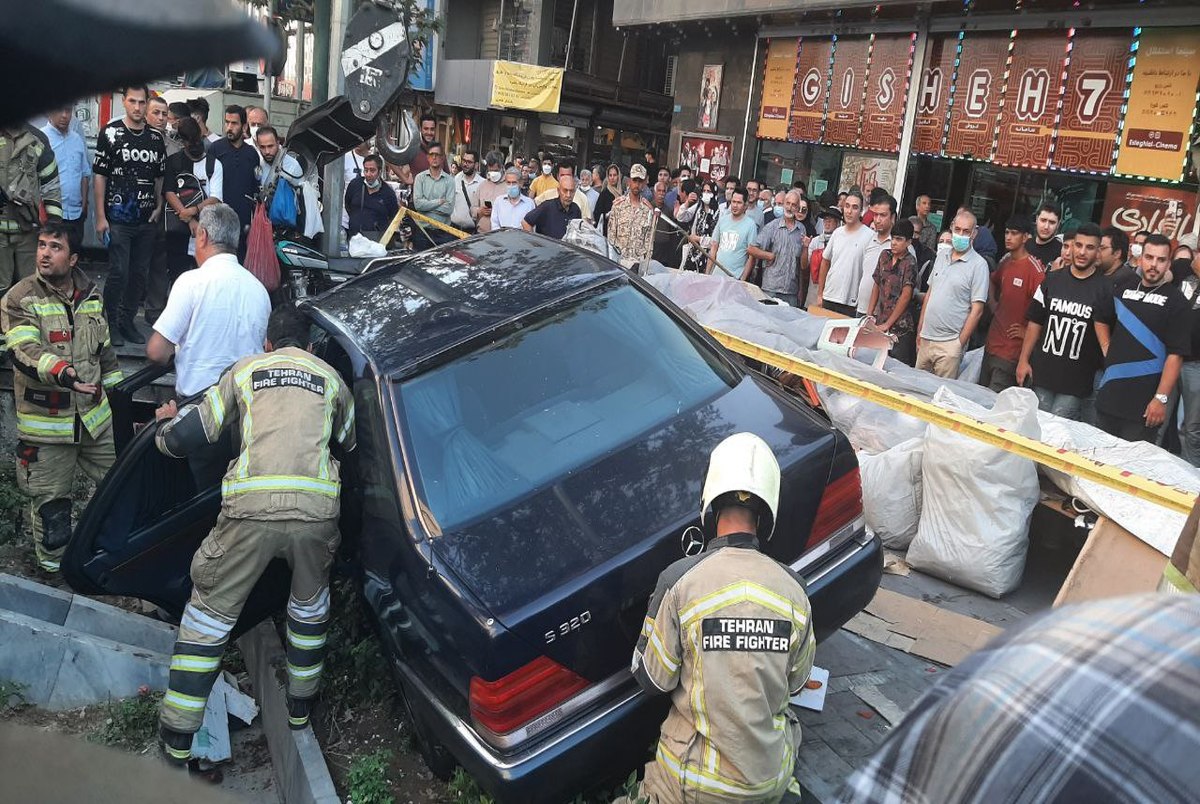تصادف مرگبار بنز تشریفات وزارت خارجه در خیابان ولیعصر