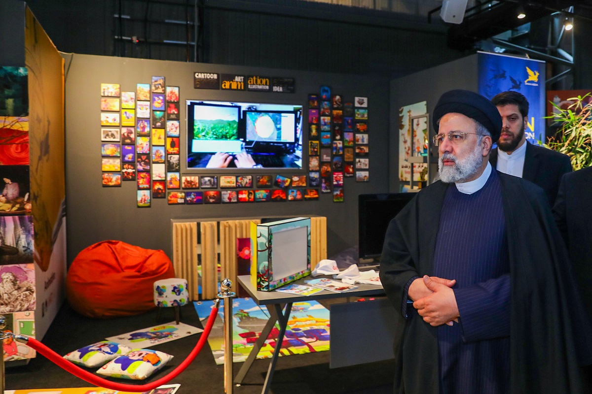 بازدید رئیس‌جمهور از نمایشگاه خانه نوآوری و فناوری ایران