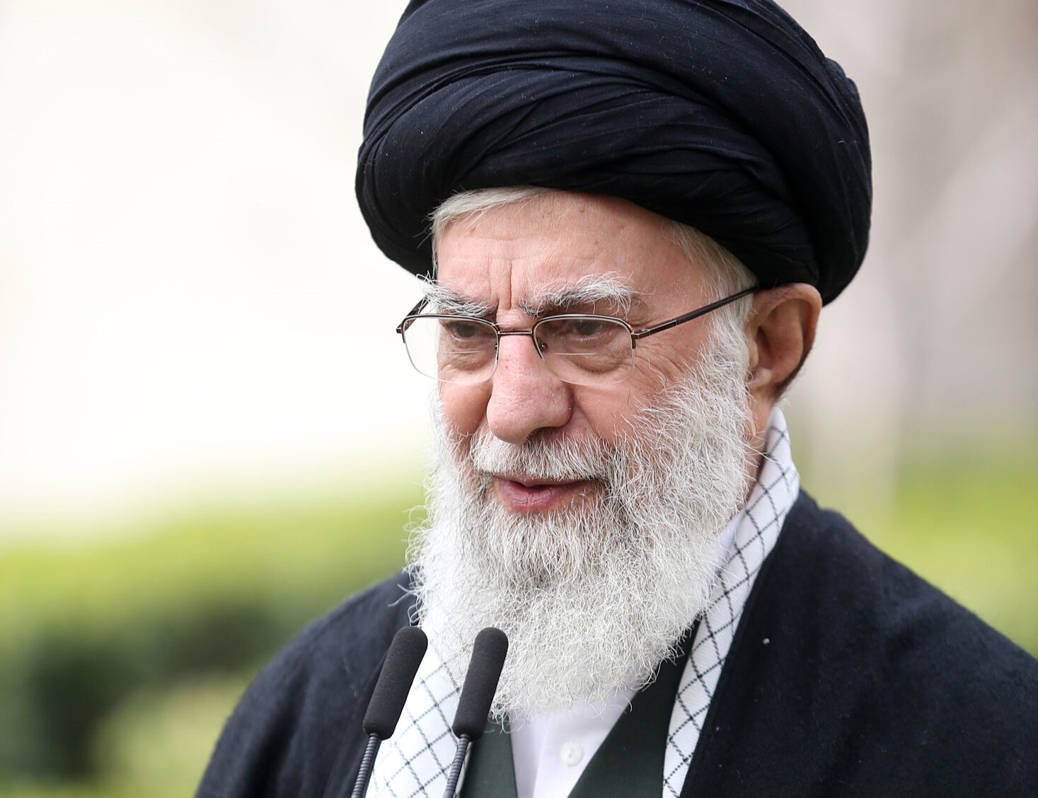 تشکر رهبر انقلاب از ملت ایران به خاطر حضور در پای صندوق‌های رأی
