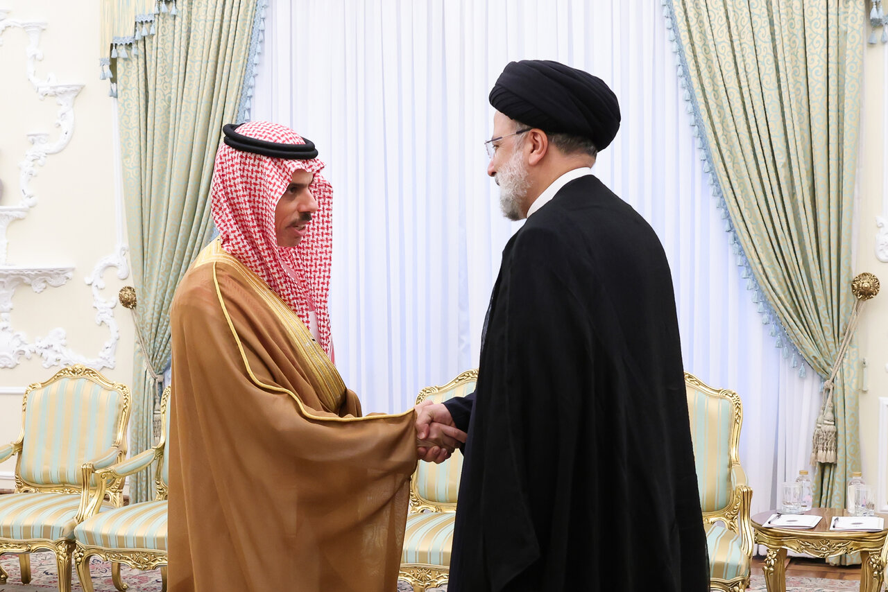 رئیسی در دیدار وزیر خارجه عربستان: مانعی برای توسعه روابط با کشورهای اسلامی نداریم